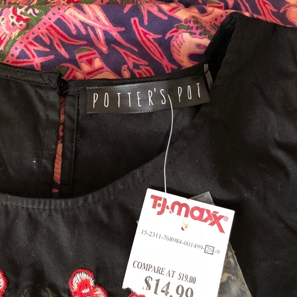 Black floral blouse - Picture 3 of 3